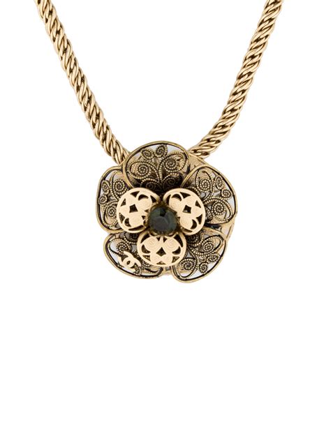 chanel necklace camelia